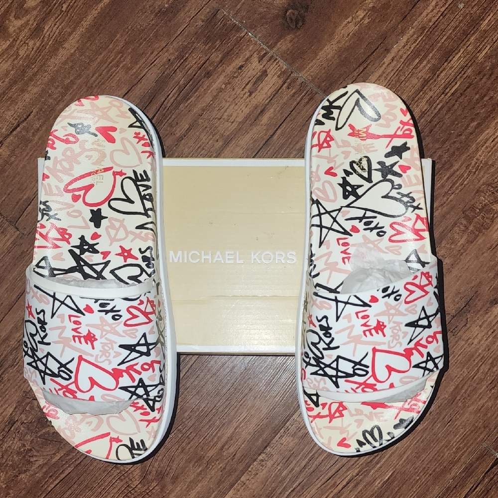 New Michael Kors Tyra Qixi Graffiti Print Optic White Slides Size 9 - Picture 5 of 16